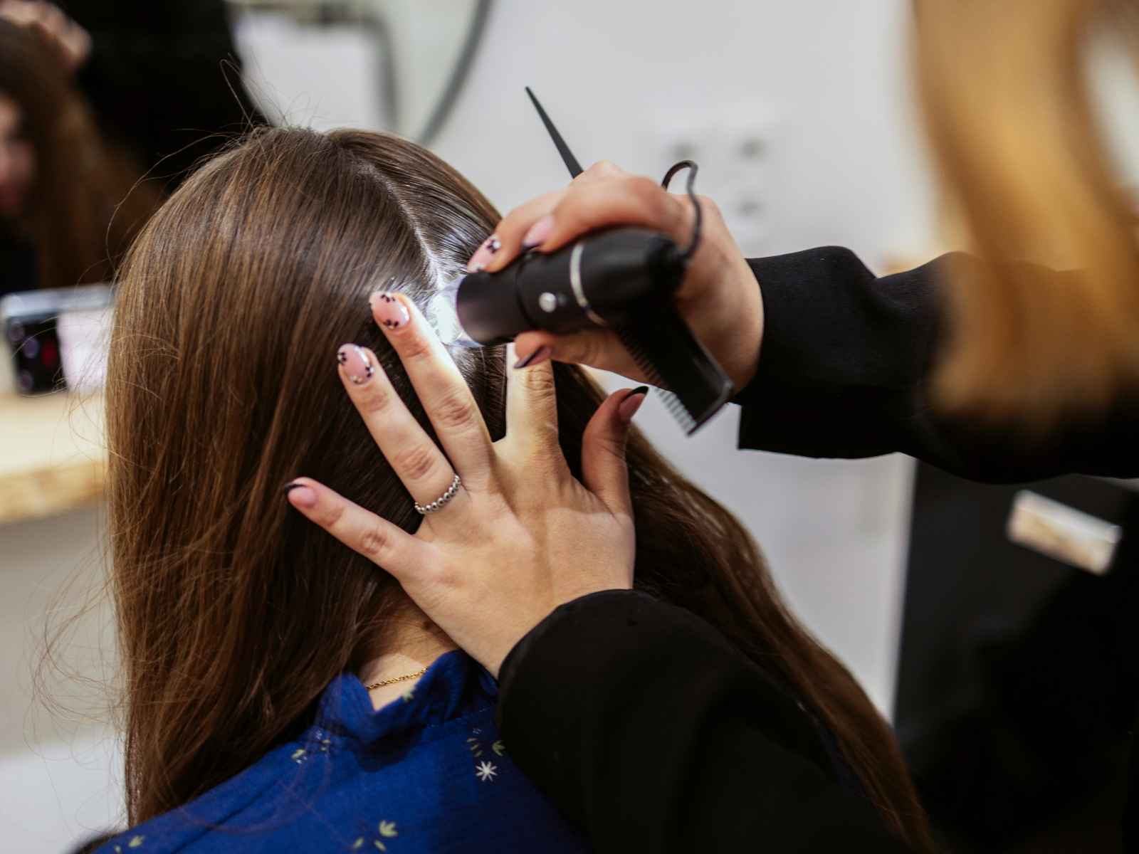 diferença entre tricologista e dermatologista